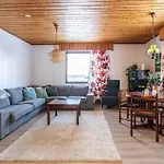 Perinteikaes 3 Makuuhuoneen Koti 公寓
