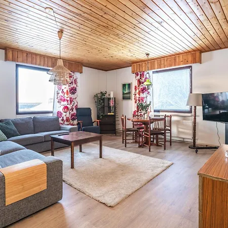Perinteikaes 3 Makuuhuoneen Koti Apartment